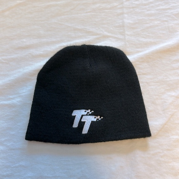 Winter beanie toque hat - Picture 1 of 3